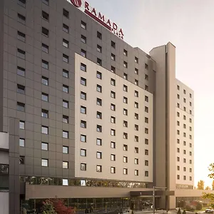 Отель Ramada Plaza By Wyndham Convention Center, Бухарест
